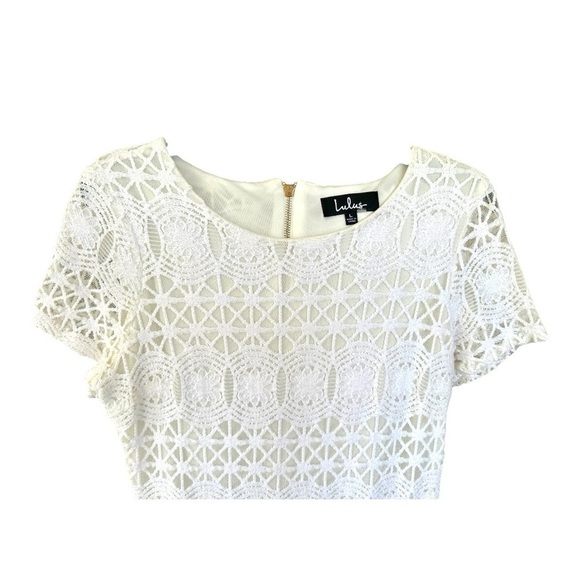 LULU’S, WHITE LACE, MINI DRESS. LACE & MESH SHIFT WITH SHORT SLEEVES. SIZE L - Picture 3 of 8